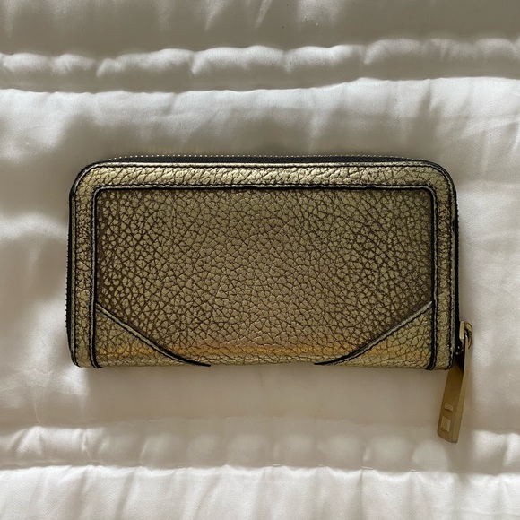 BURBERRY zip wallet - Picture 2 of 7